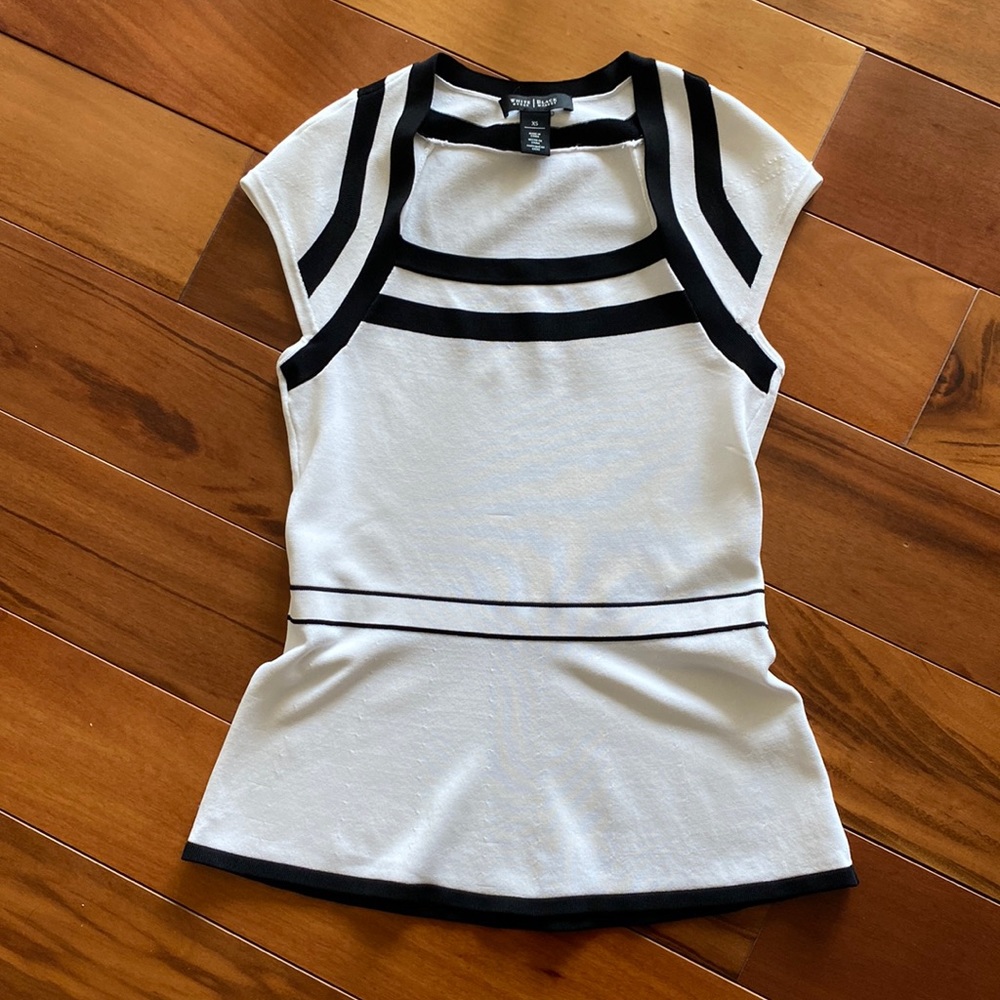 Whit House / Black Market white and black top